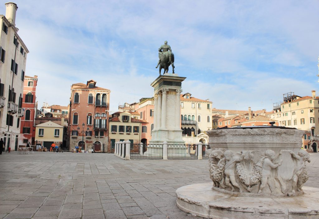 place historique du viex centre de Venise en Italie